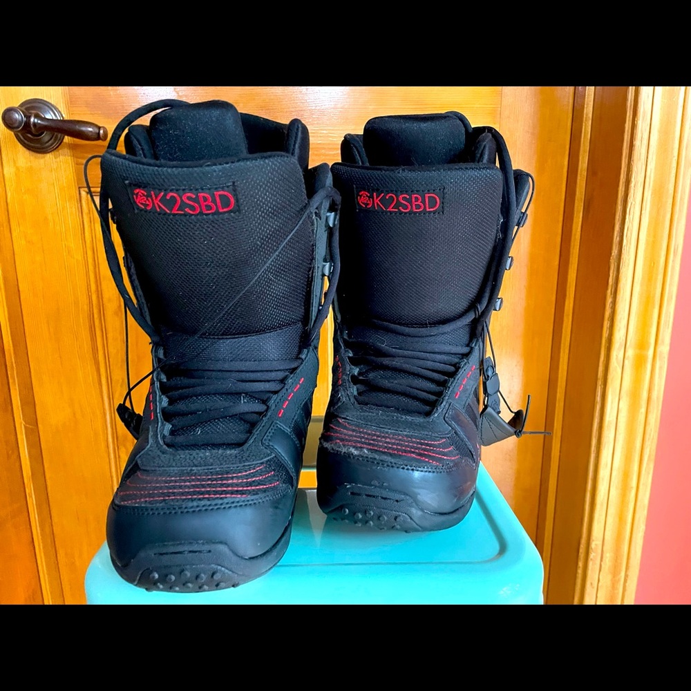 Mens size 8 snowboarding boots lightly used